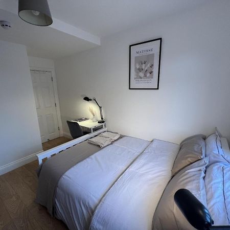 4 Wharncliffe Drive Ξενοδοχείο Hanwell Εξωτερικό φωτογραφία