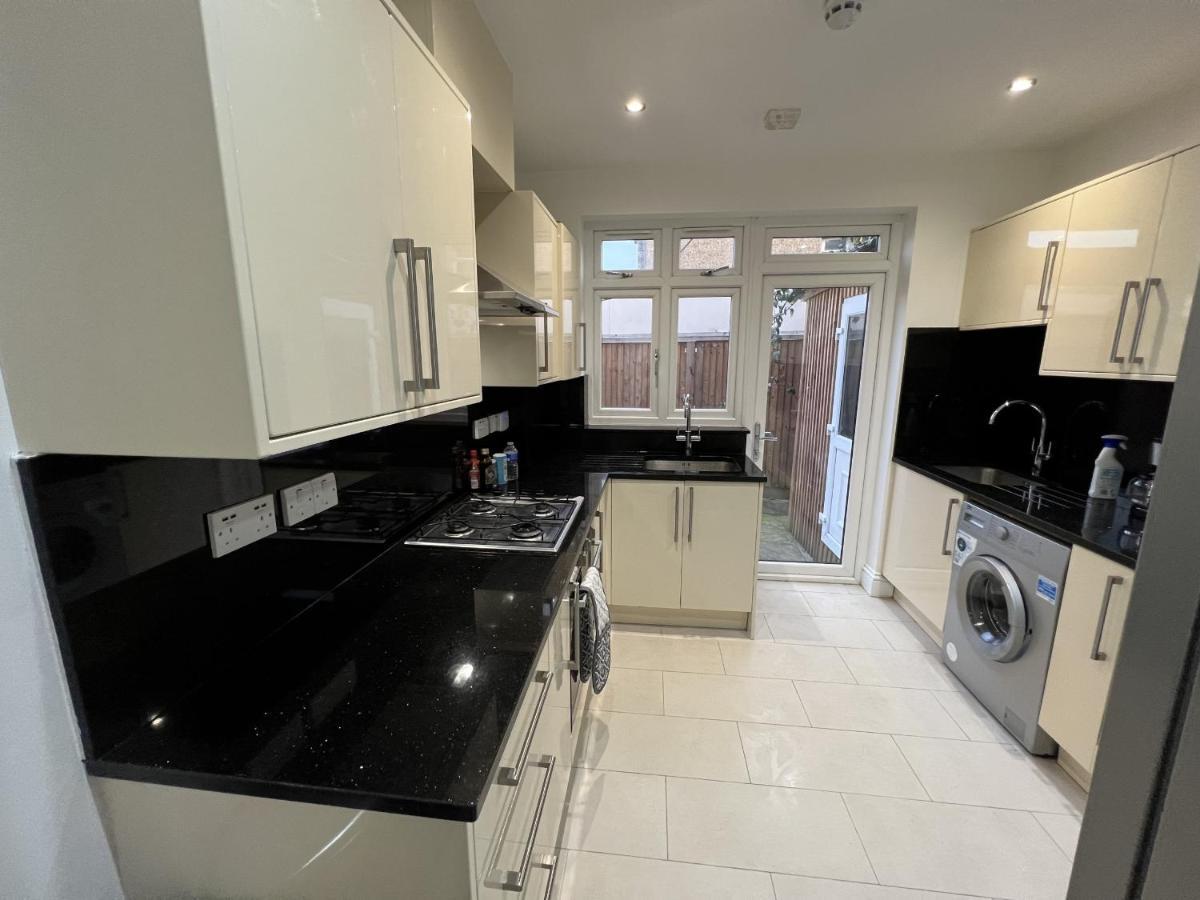 4 Wharncliffe Drive Ξενοδοχείο Hanwell Εξωτερικό φωτογραφία