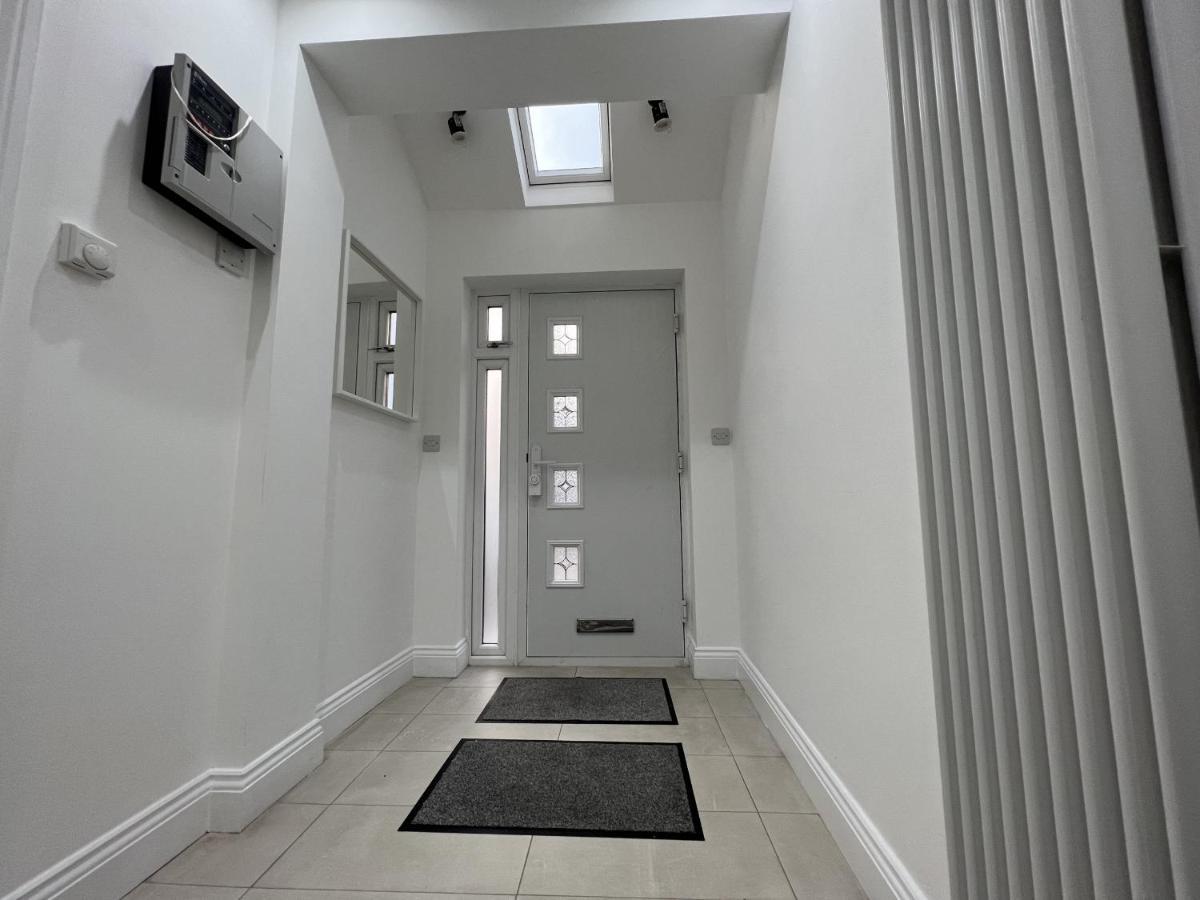 4 Wharncliffe Drive Ξενοδοχείο Hanwell Εξωτερικό φωτογραφία
