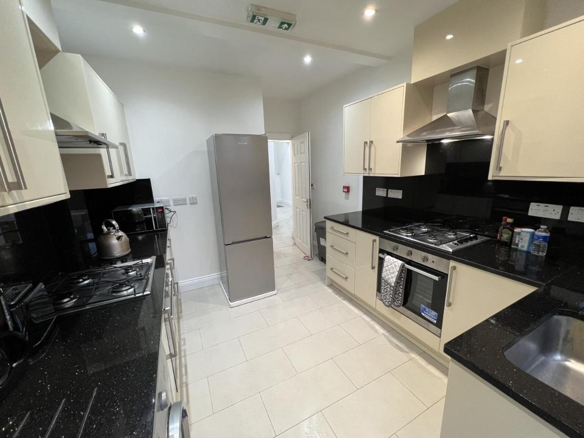 4 Wharncliffe Drive Ξενοδοχείο Hanwell Εξωτερικό φωτογραφία