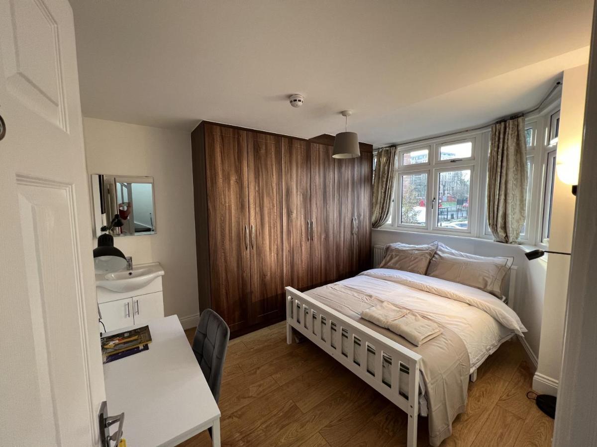 4 Wharncliffe Drive Ξενοδοχείο Hanwell Εξωτερικό φωτογραφία
