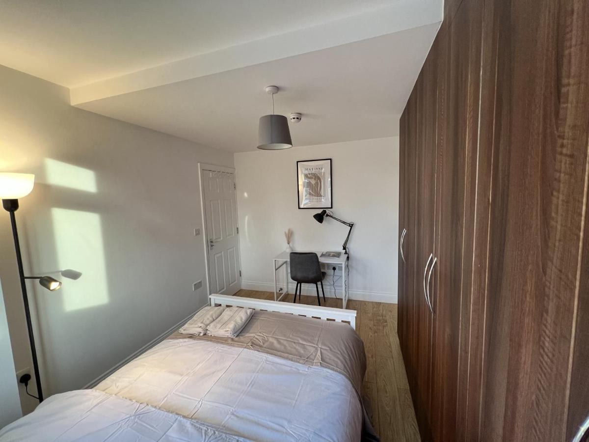 4 Wharncliffe Drive Ξενοδοχείο Hanwell Εξωτερικό φωτογραφία