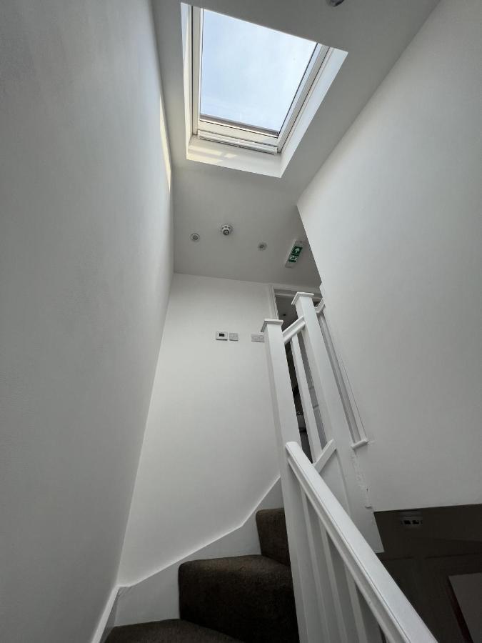 4 Wharncliffe Drive Ξενοδοχείο Hanwell Εξωτερικό φωτογραφία