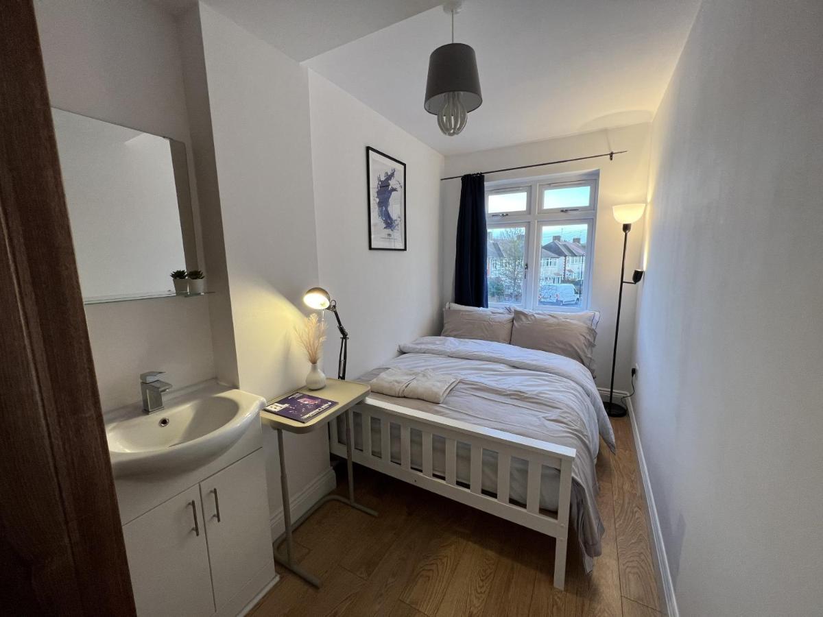 4 Wharncliffe Drive Ξενοδοχείο Hanwell Εξωτερικό φωτογραφία