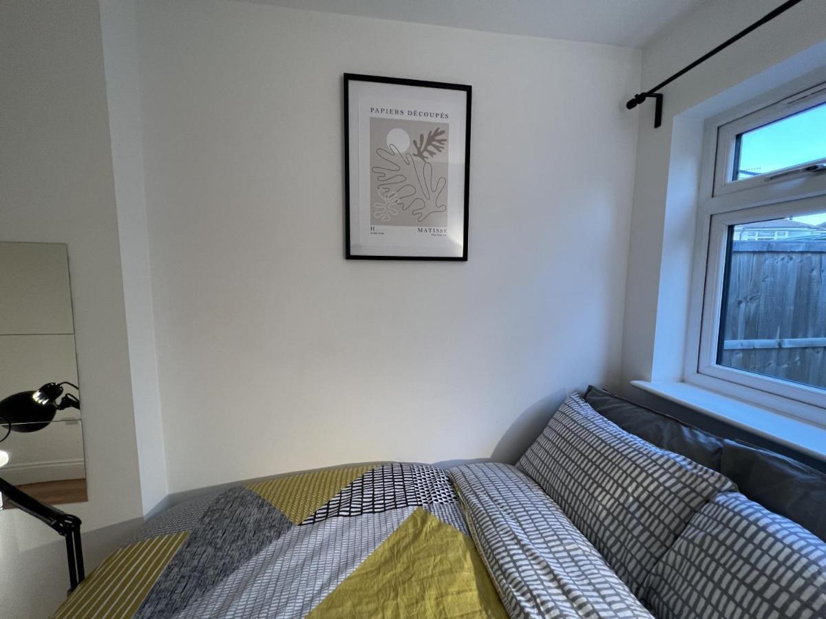 4 Wharncliffe Drive Ξενοδοχείο Hanwell Εξωτερικό φωτογραφία