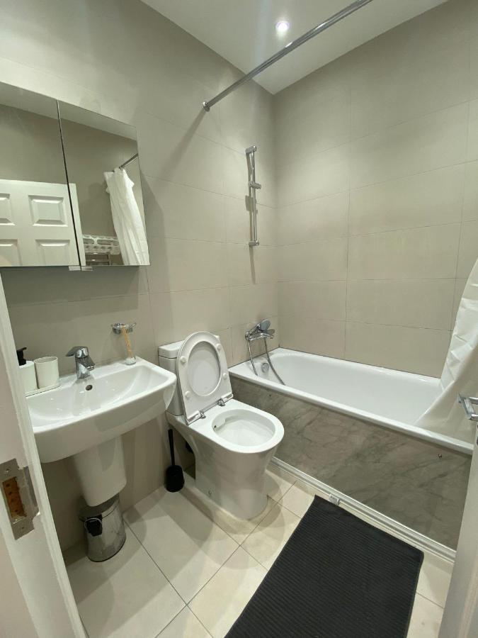 4 Wharncliffe Drive Ξενοδοχείο Hanwell Εξωτερικό φωτογραφία