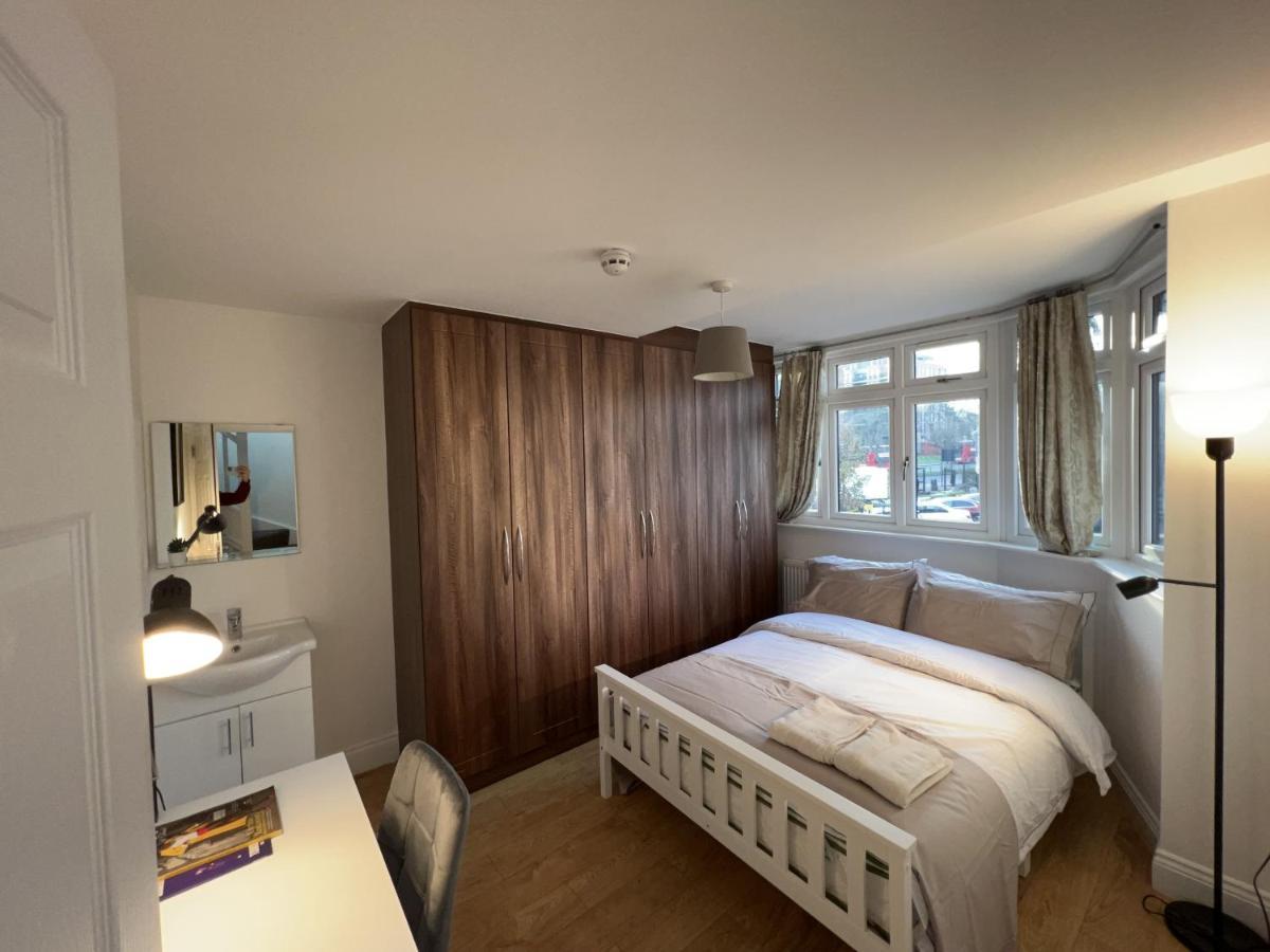 4 Wharncliffe Drive Ξενοδοχείο Hanwell Εξωτερικό φωτογραφία