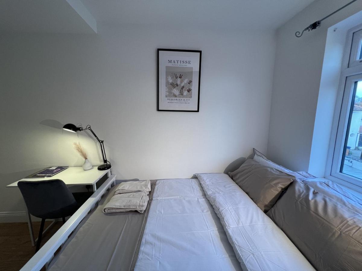 4 Wharncliffe Drive Ξενοδοχείο Hanwell Εξωτερικό φωτογραφία