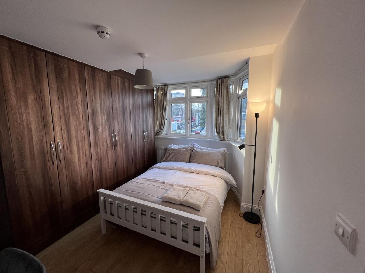 4 Wharncliffe Drive Ξενοδοχείο Hanwell Εξωτερικό φωτογραφία
