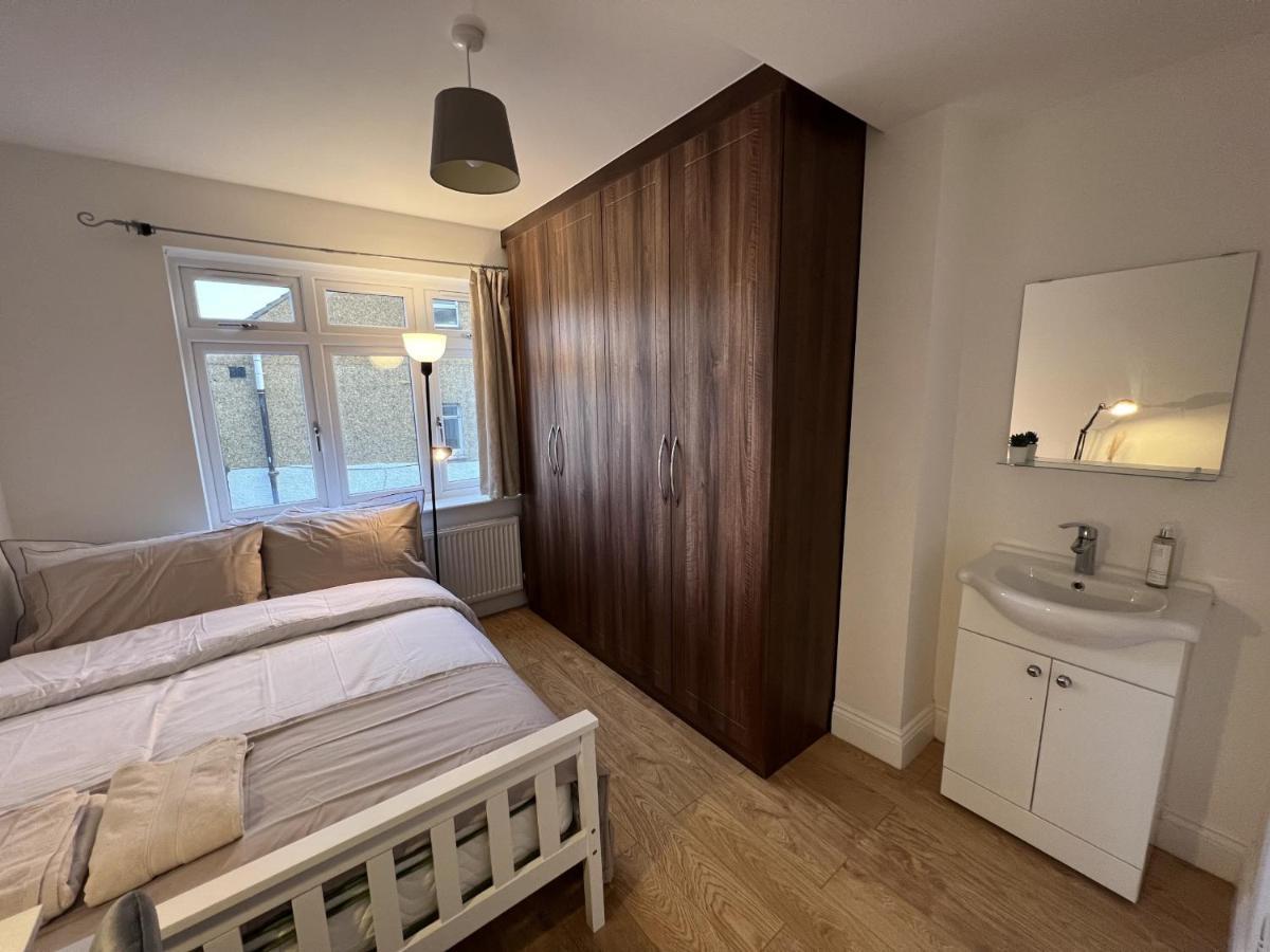 4 Wharncliffe Drive Ξενοδοχείο Hanwell Εξωτερικό φωτογραφία
