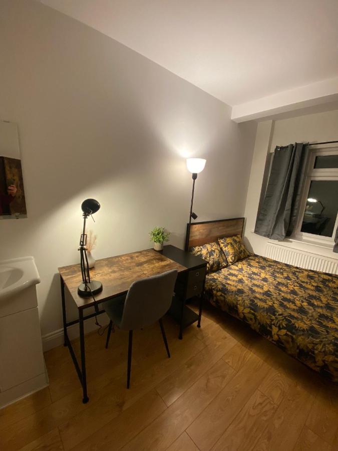 4 Wharncliffe Drive Ξενοδοχείο Hanwell Εξωτερικό φωτογραφία