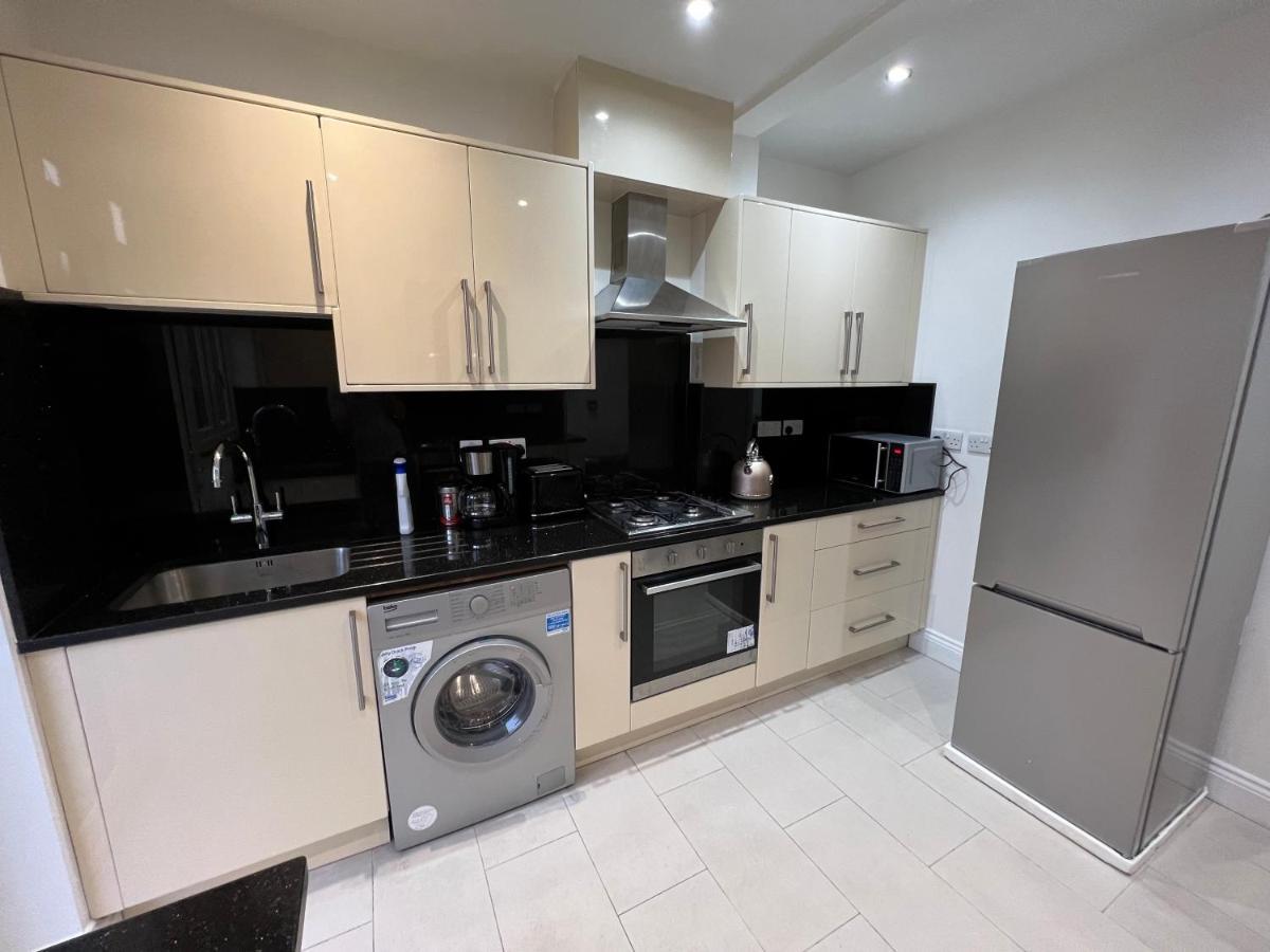 4 Wharncliffe Drive Ξενοδοχείο Hanwell Εξωτερικό φωτογραφία