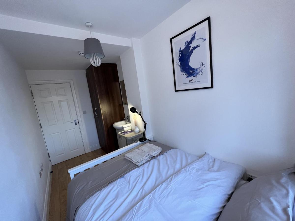 4 Wharncliffe Drive Ξενοδοχείο Hanwell Εξωτερικό φωτογραφία